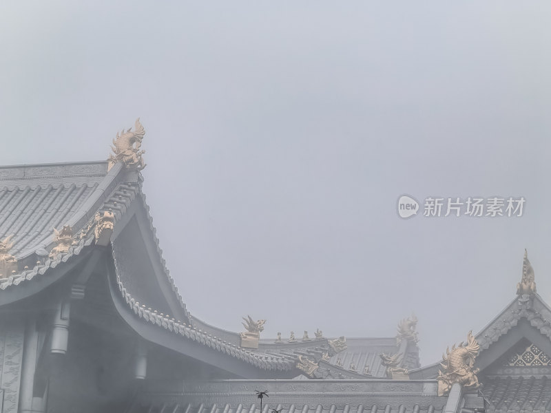 峨眉山金顶寺庙古建筑屋檐装饰