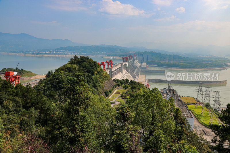 三峡大坝坝体，中堡岛主题公园视角