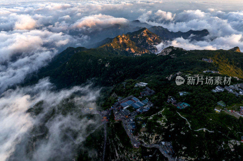 泰山云海，静美如画