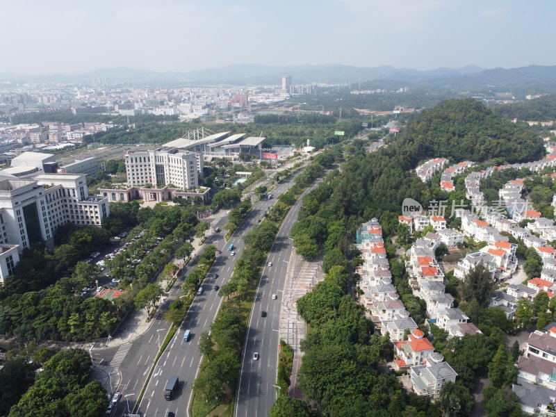 航拍广东省东莞市塘厦镇城市风光