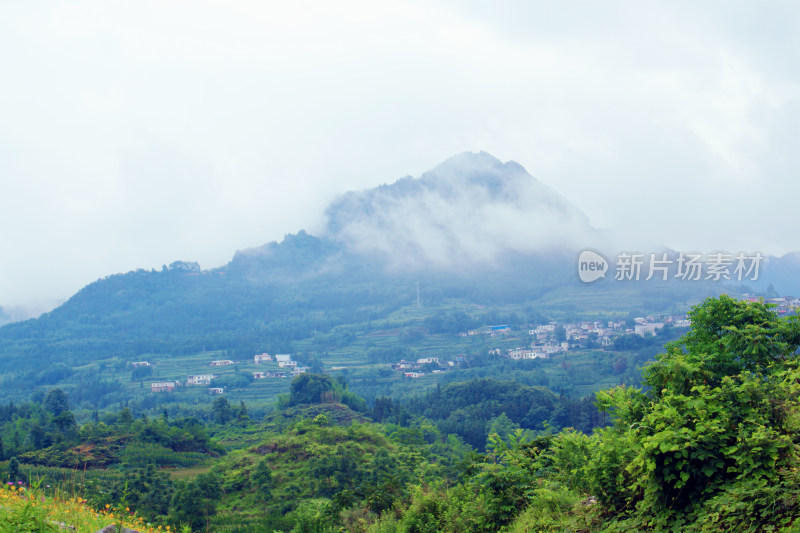 山峰云雾喀斯特风景自然户外