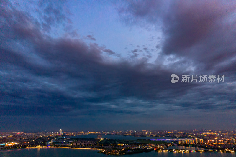 苏州金鸡湖日落晚霞夕阳夜景航拍摄影图