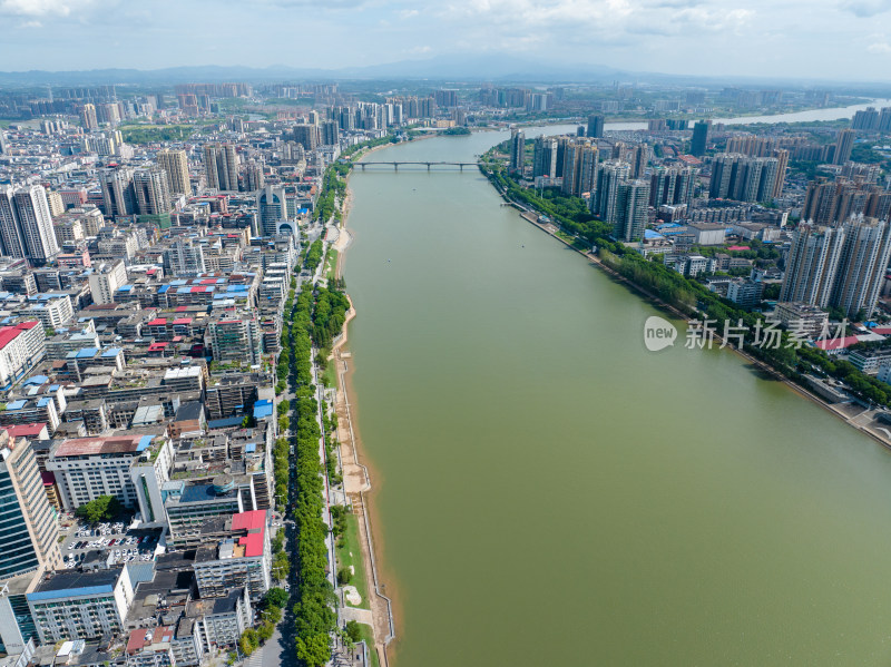 蓝天白云下 航拍湖南衡阳 湘江滨水城市建筑