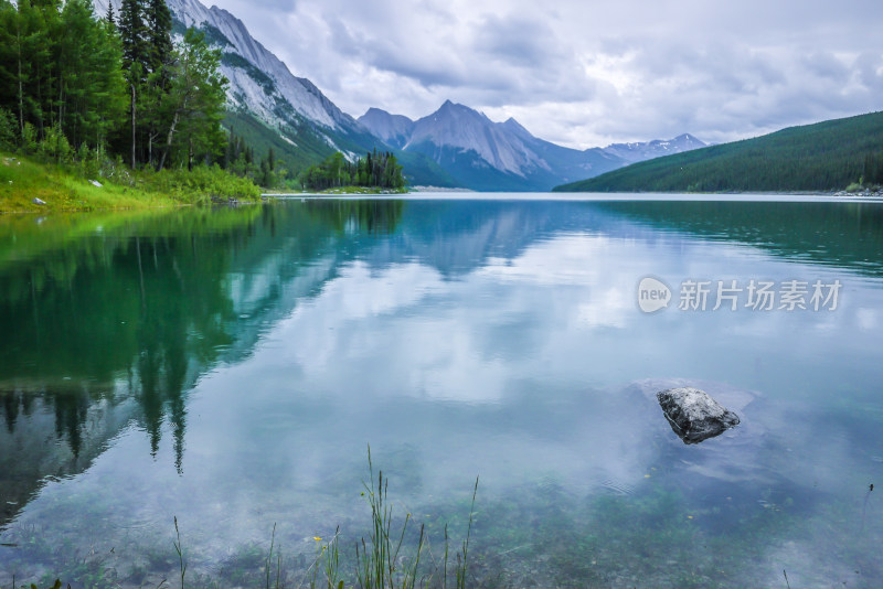 宁静的湖泊