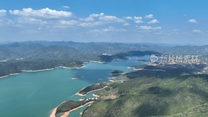 航拍水库全景大好河山绿水青山湖岸澄碧河