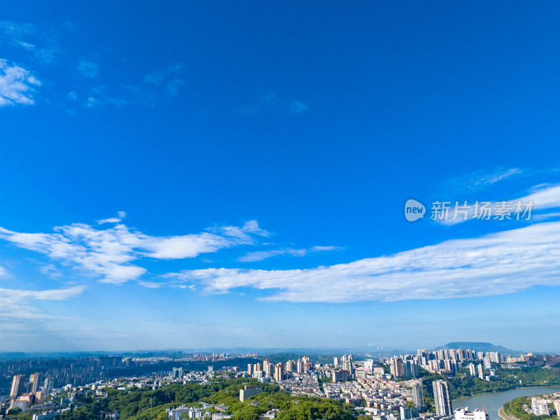 泸州城市大景蓝天白云航拍图