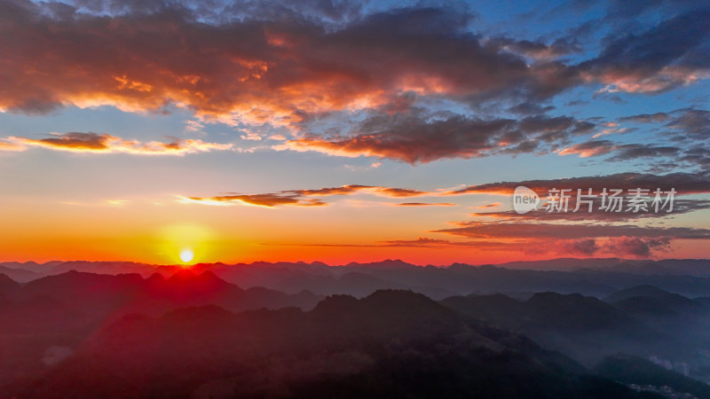 重庆酉阳：山间日出云海霞光