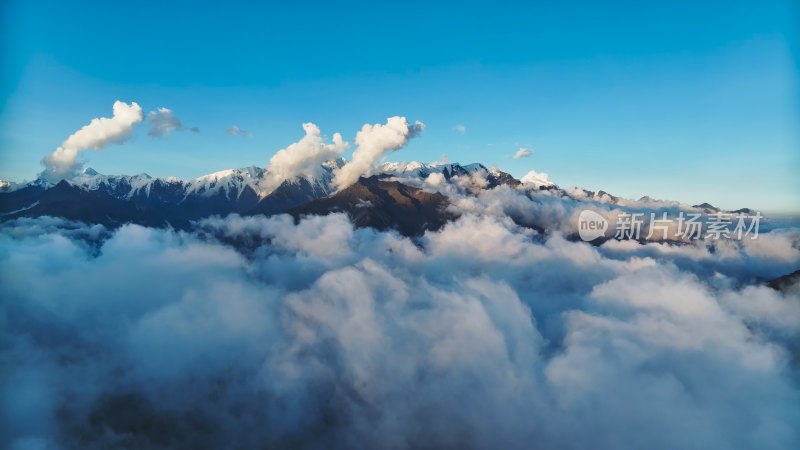 四川贡嘎雪山云海航拍