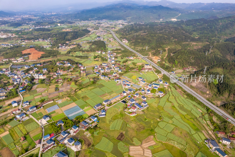 山川丘陵美丽乡村航拍摄影图