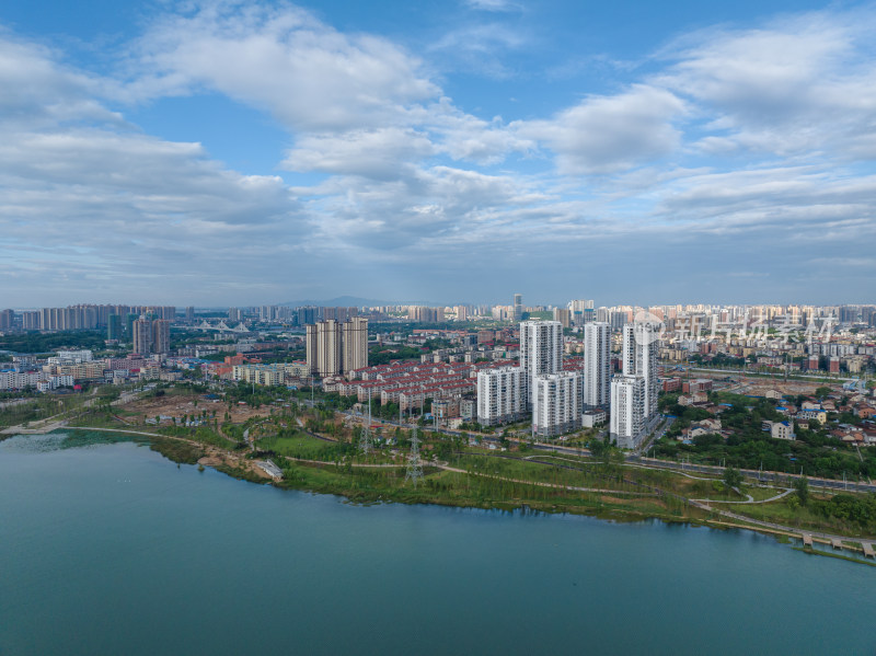 航拍清晨蓝天白云下 湖南省衡阳市酃湖公园