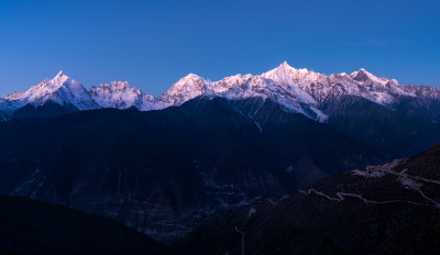 云南梅里雪山全景