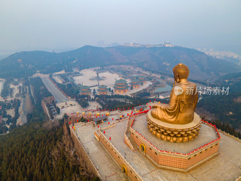 烟台南山大佛航拍俯瞰山间巨大佛像景观