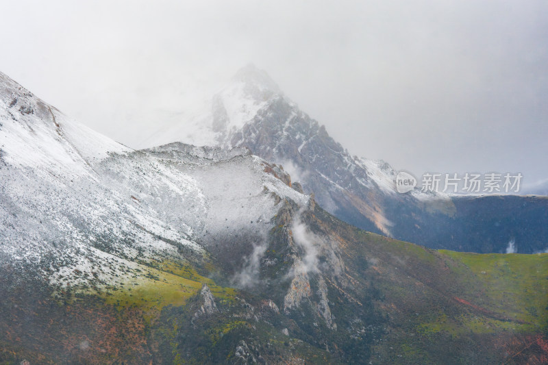 318川藏线川西甘孜高海拔草原雪山自然风光