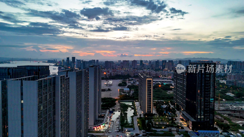 广东汕头城市夜幕降临晚霞夕阳航拍图