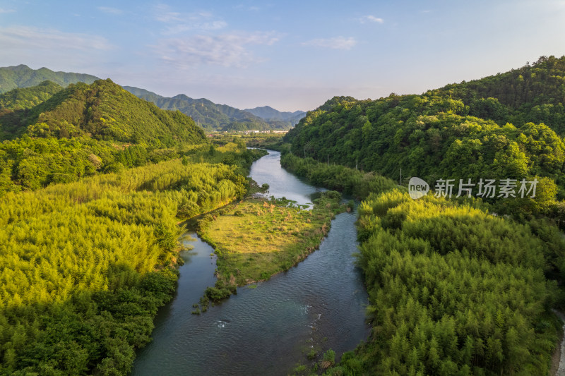 山谷河流森林航拍全景