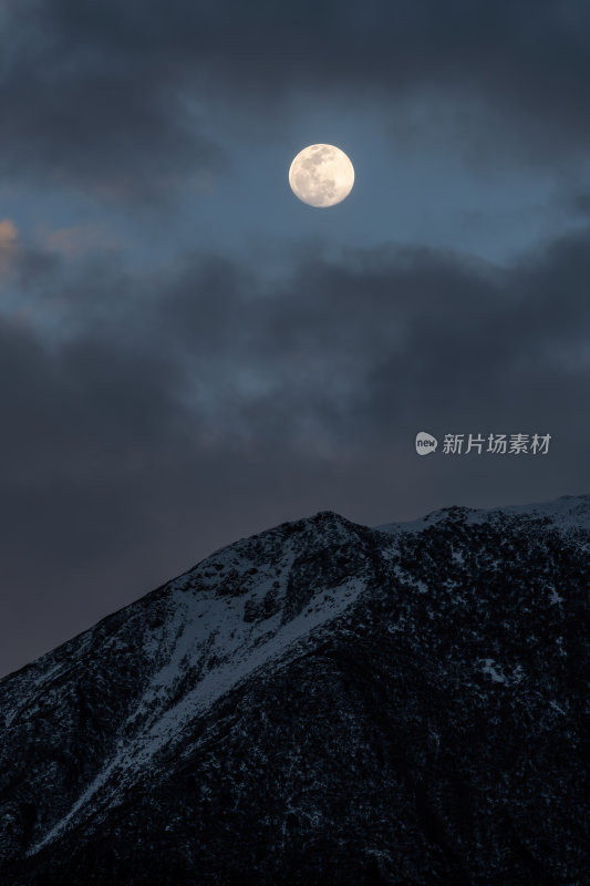 西藏林芝索松村南迦巴瓦峰雪山云海之巅