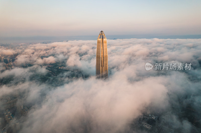 深圳平安金融中心金光云海航拍图