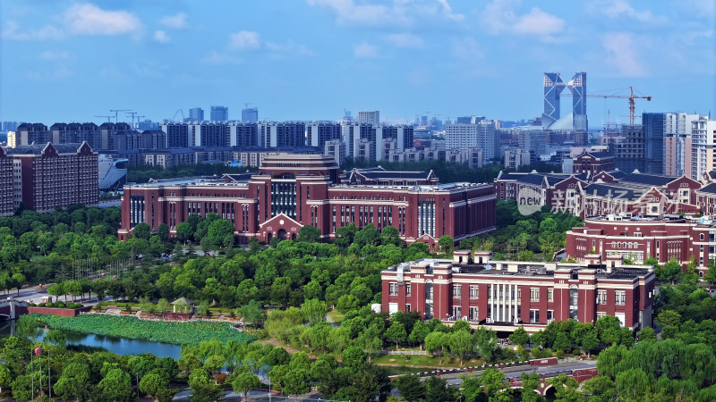 航拍上海临港 临港新片区  上海建桥学院