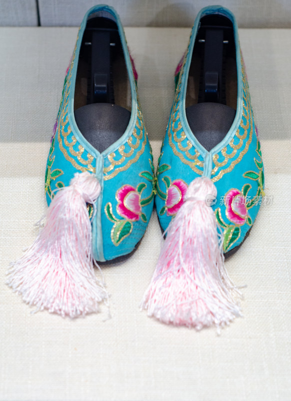 中国传统的绣花鞋