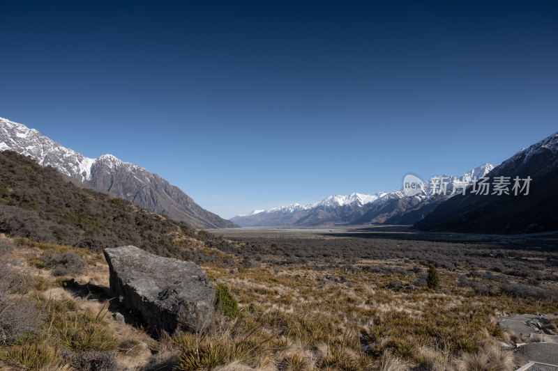 新西兰雪山山谷自然风光