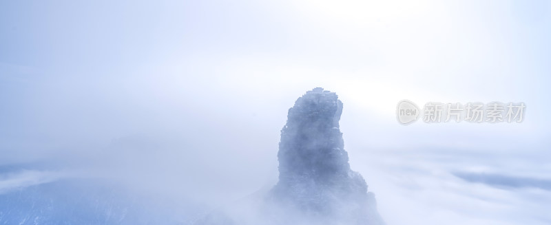 世界遗产梵净山冰凌雪景云海