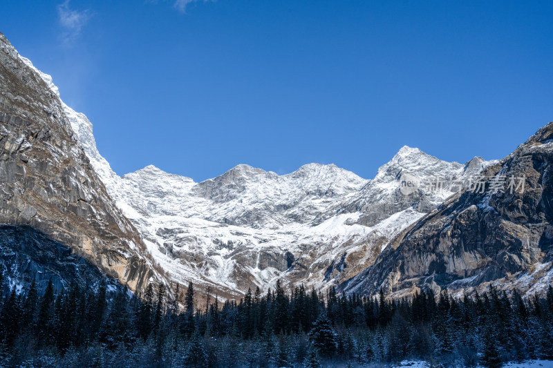 冬天的四姑娘山风景