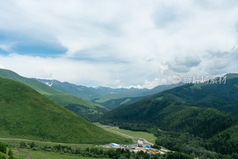 新疆阿勒泰云霄峰景色