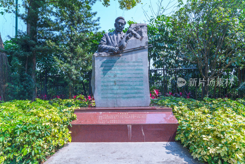 广州麓湖公园聚芳园马思聪雕塑雕像
