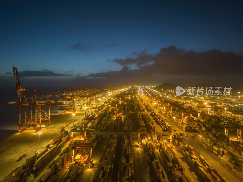 上海洋山深水港洋山港货运集装箱码头夜景