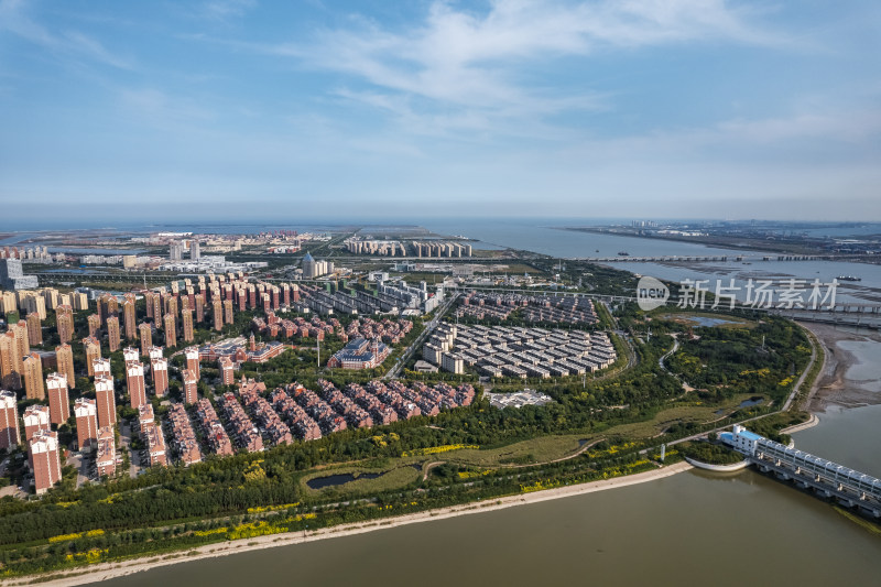 天津滨海生态城永定新河彩虹大桥城市风光