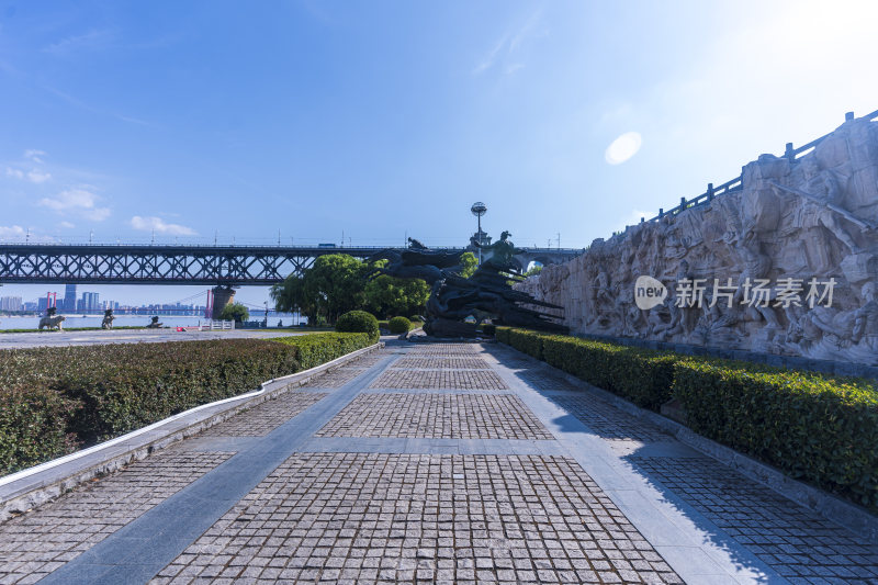 武汉汉阳江滩公园大禹神话园风景