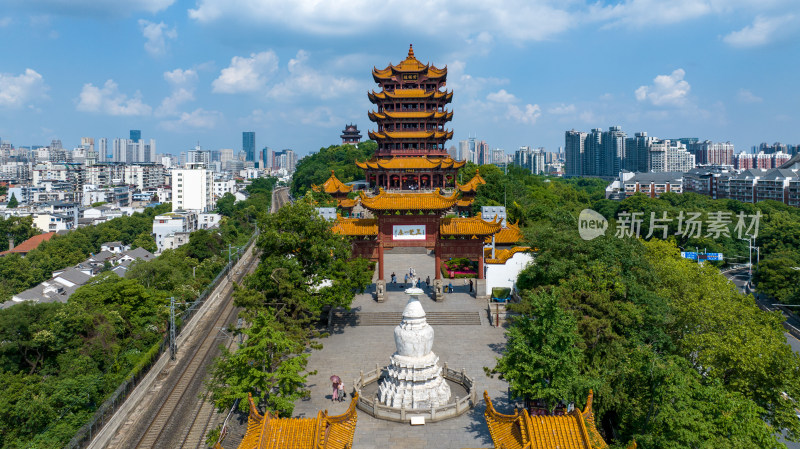 武汉地标黄鹤楼蓝天白云城市风光建筑航拍