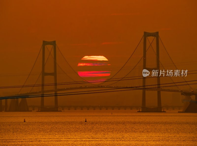 太阳从深中通道正中位置落下