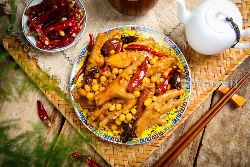 营养滋补黄豆焖鸡爪