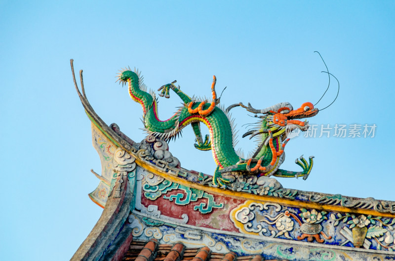 福建泉州开元寺的闽南风格的龙形剪瓷雕