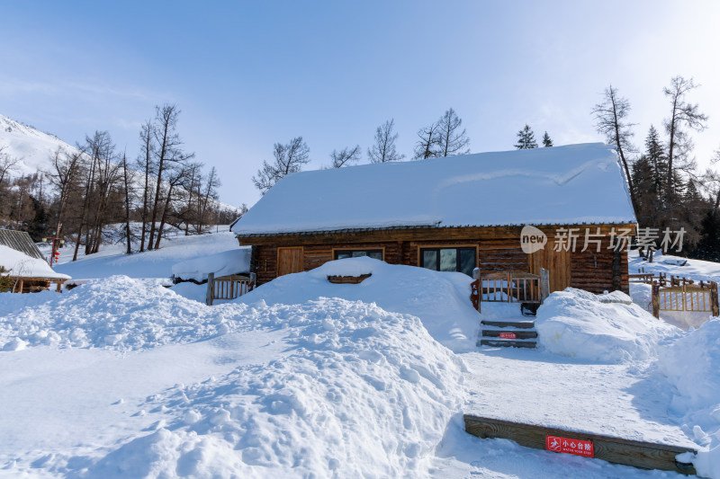 中国新疆喀纳斯冬季雪景冰雪旅游春节旅游