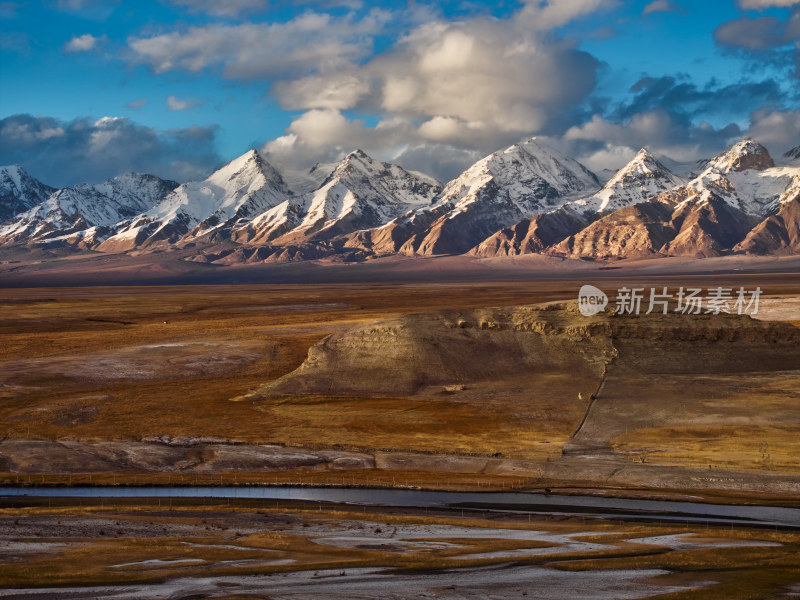 云雾中的喀喇昆仑山