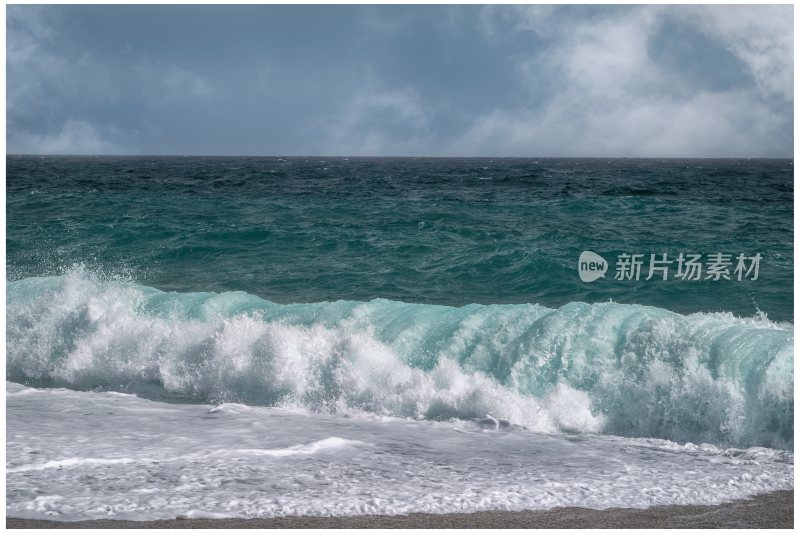 大海海浪波涛汹涌浪花巨浪