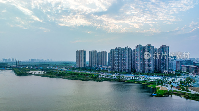 武汉黄塘湖公园和旁边的房地产楼盘