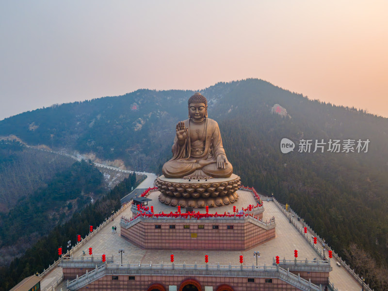 烟台南山大佛航拍俯瞰山间巨大佛像景观