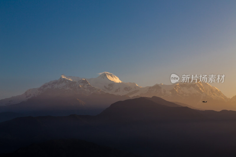 尼泊尔博卡拉雪山日出