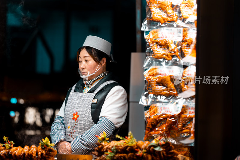 夜市小吃美食人群叫卖