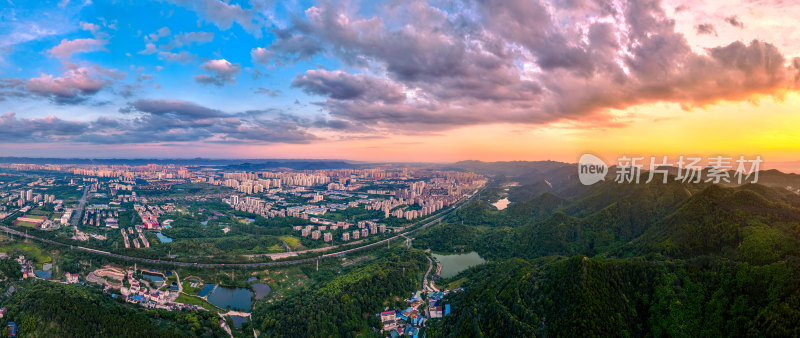 夕阳下的重庆大学城全景