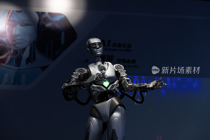 中国科学技术馆会模仿人类动作的智能机器人