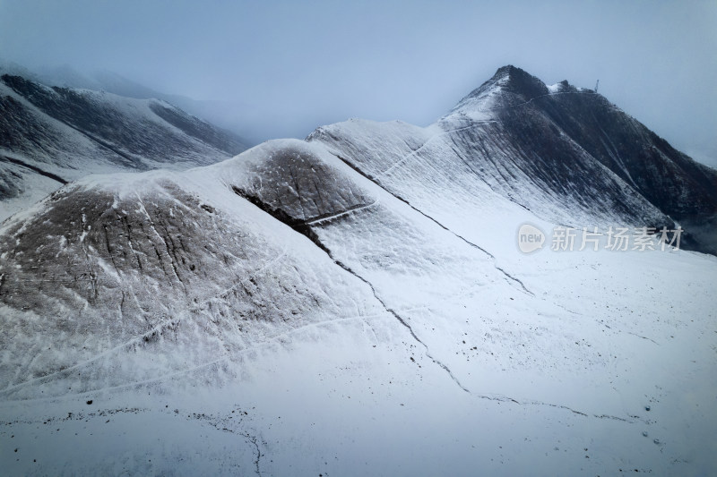 祁连山雪景