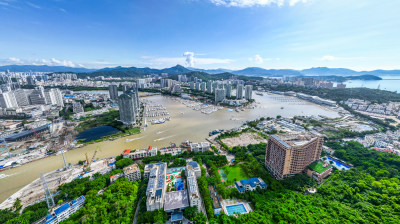 阳光下的海南三亚鹿回头空镜头航拍风景