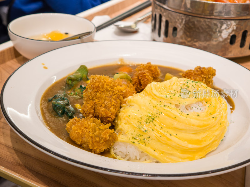 日式咖喱炸鸡蛋包饭美食