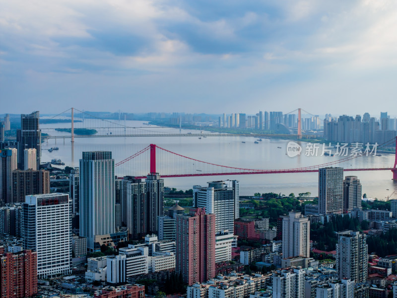 航拍夏天武汉城市天际线与长江风光