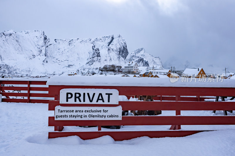 挪威罗弗敦群岛北极圈雷纳冬季雪景渔船风光