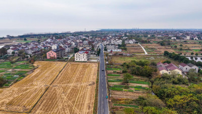 乡村田野公路航拍景象